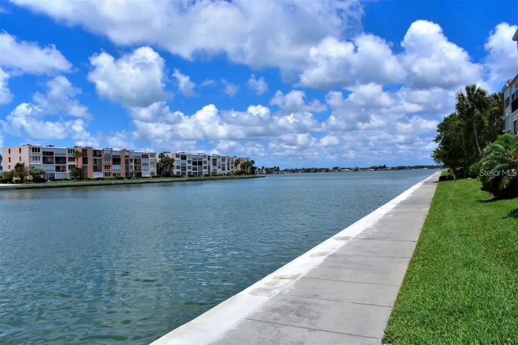 7420 Bay Island Drive S South Pasadena FL 33707