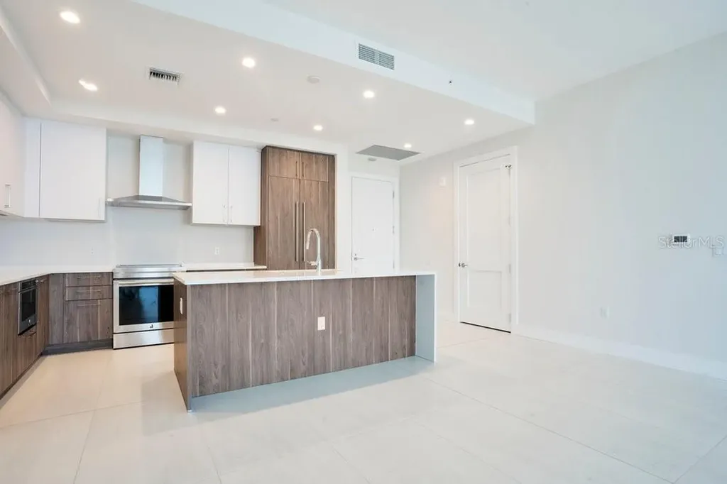 275 1st Avenue S St Petersburg FL 33701