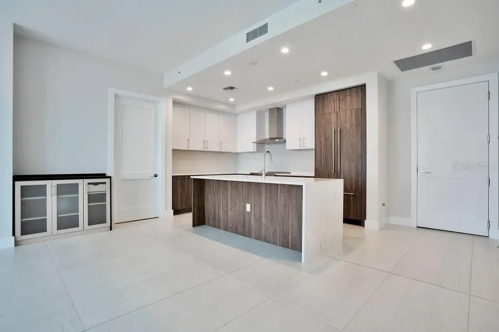 275 1st Avenue S St Petersburg FL 33701