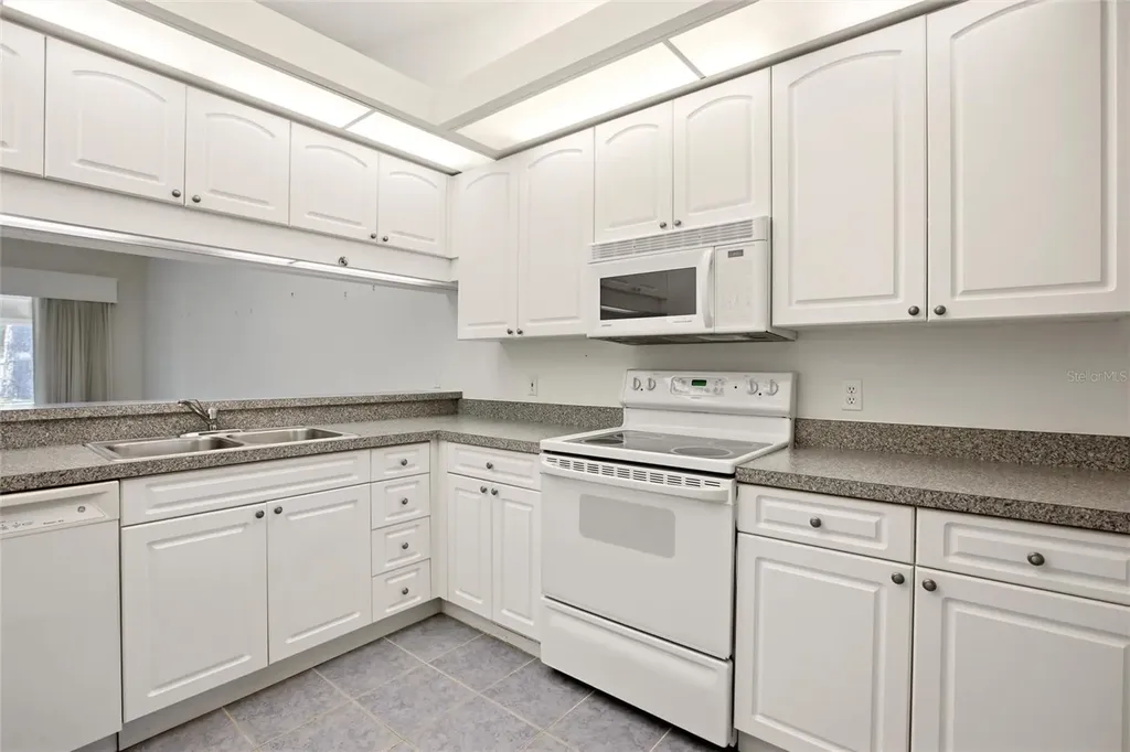 5576 Country Club Way Sarasota FL 34243