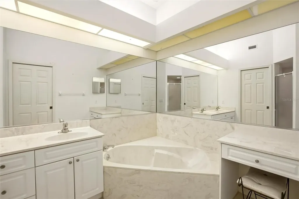 5576 Country Club Way Sarasota FL 34243