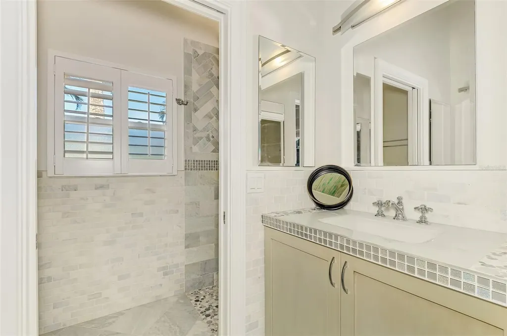 5628 Cape Leyte Drive Sarasota FL 34242