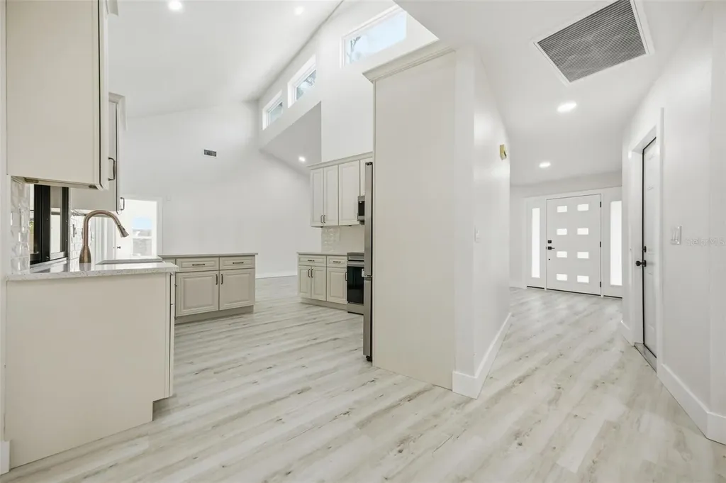 1204 Moondale Court Valrico FL 33596