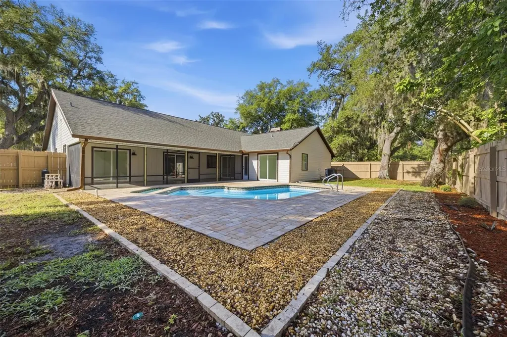 1204 Moondale Court Valrico FL 33596