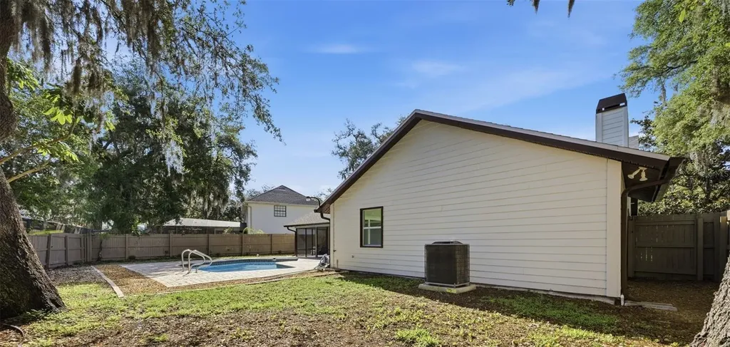 1204 Moondale Court Valrico FL 33596