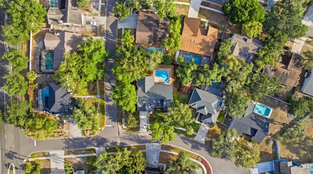 1204 Moondale Court Valrico FL 33596