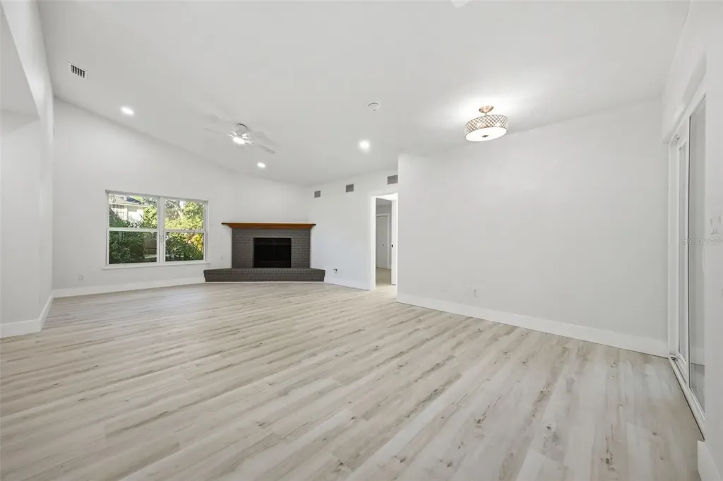 1204 Moondale Court Valrico FL 33596