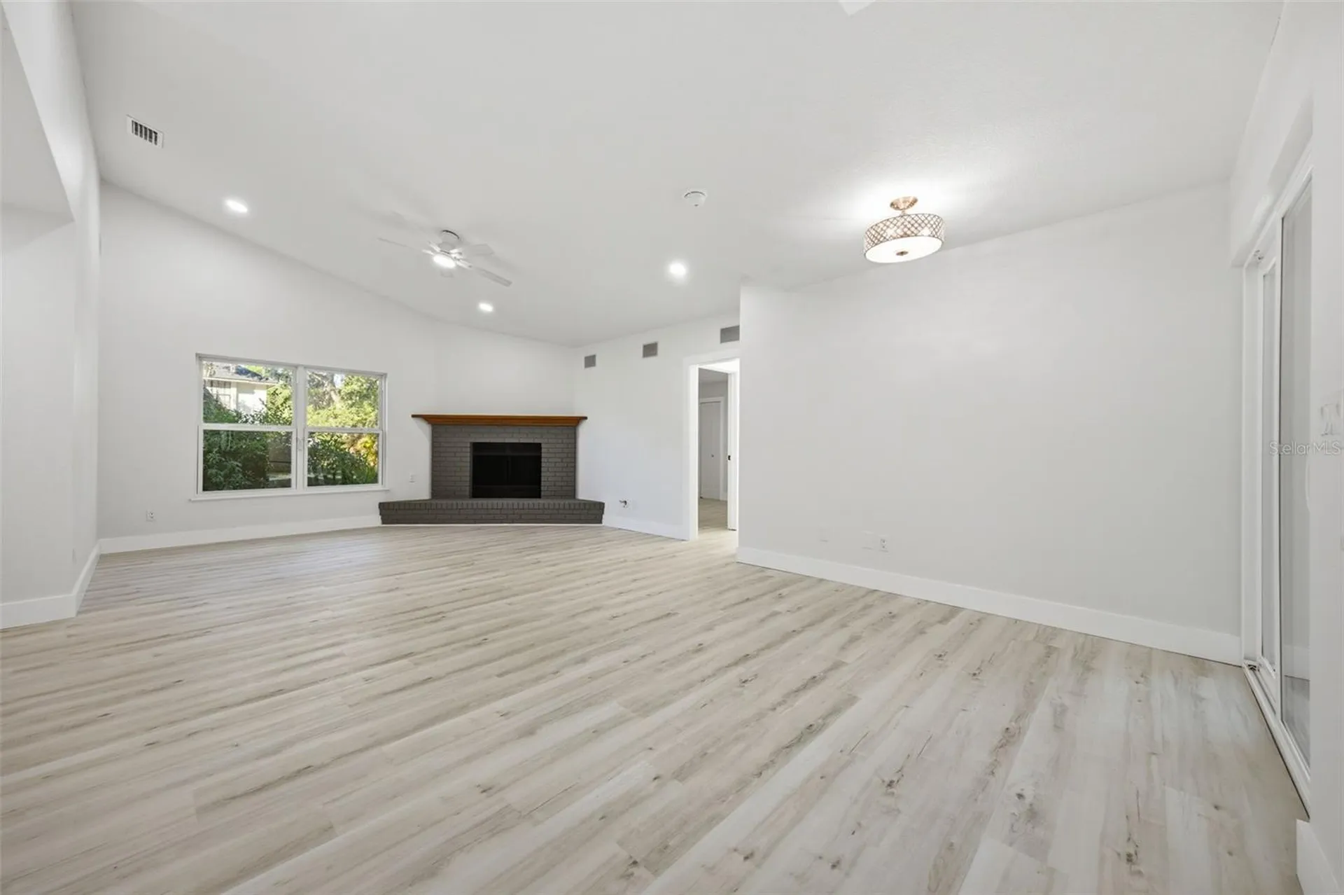 1204 Moondale Court Valrico FL 33596