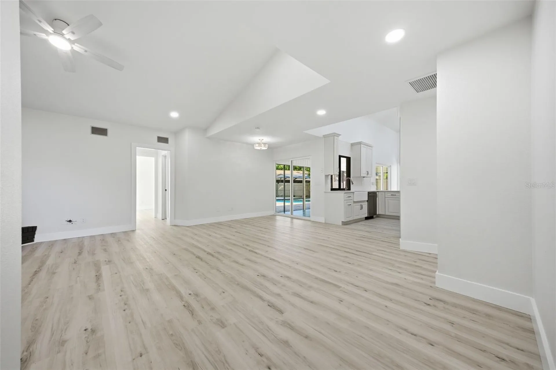1204 Moondale Court Valrico FL 33596