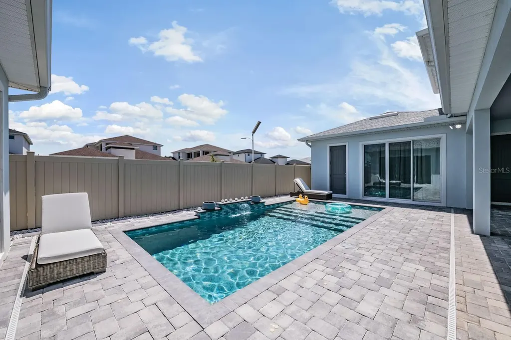 10470 Purple Thistle Way San Antonio FL 33576
