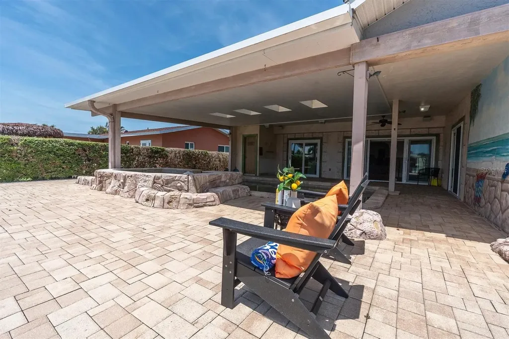 11870 6th Street E Treasure Island FL 33706