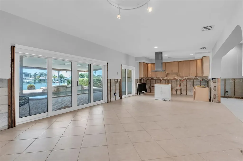 11870 6th Street E Treasure Island FL 33706