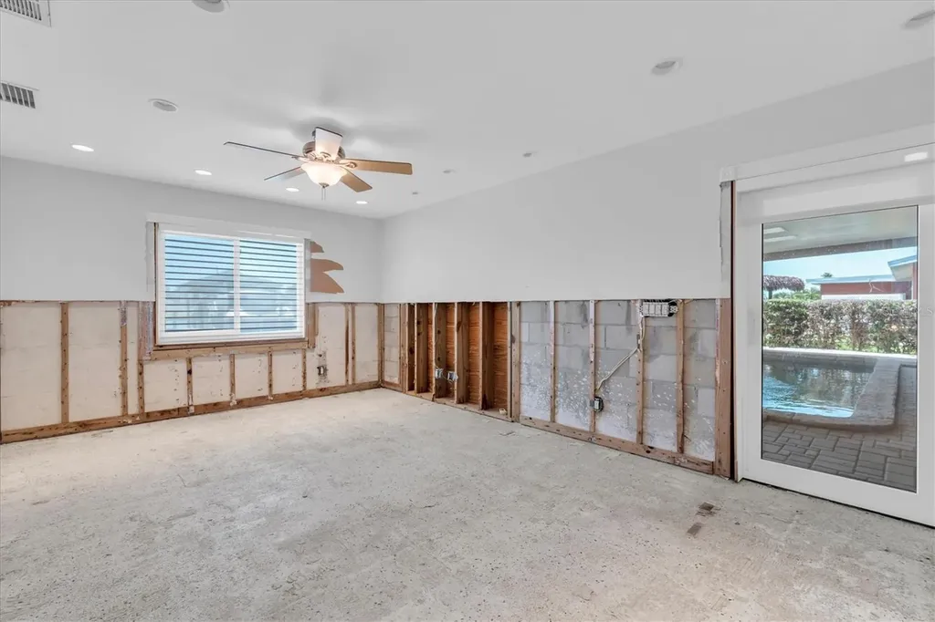 11870 6th Street E Treasure Island FL 33706