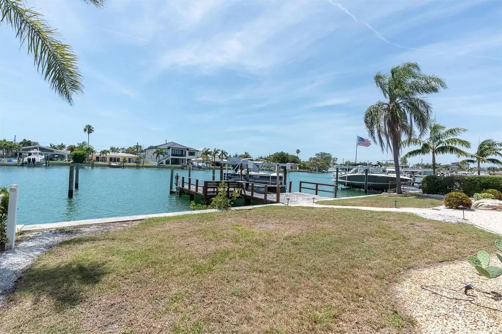 11870 6th Street E Treasure Island FL 33706