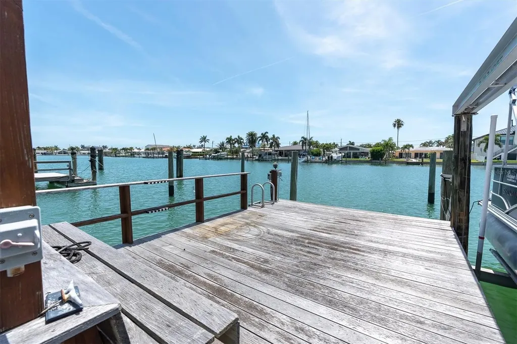 11870 6th Street E Treasure Island FL 33706