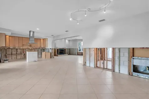 11870 6th Street E Treasure Island FL 33706