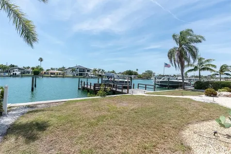 11870 6th Street E Treasure Island FL 33706