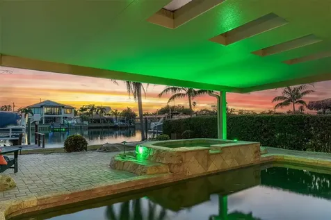 11870 6th Street E Treasure Island FL 33706