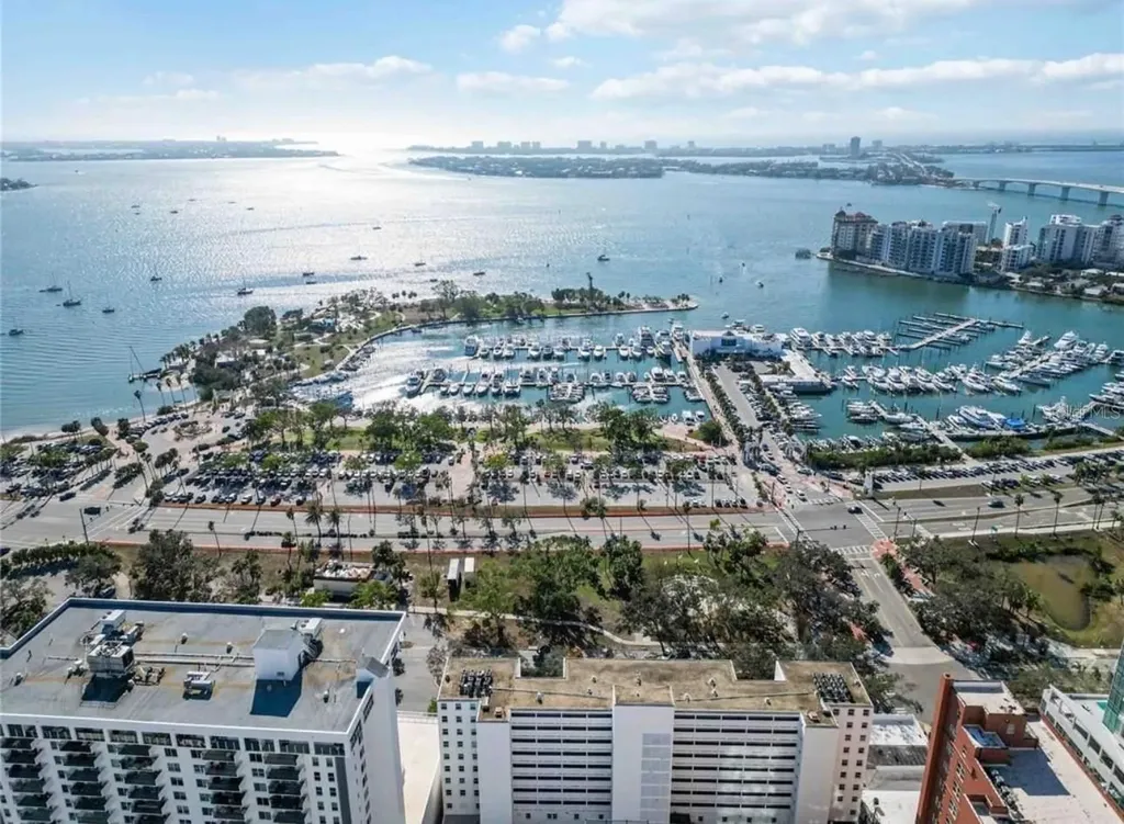 33 S Gulfstream Avenue Sarasota FL 34236