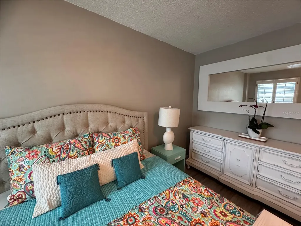33 S Gulfstream Avenue Sarasota FL 34236