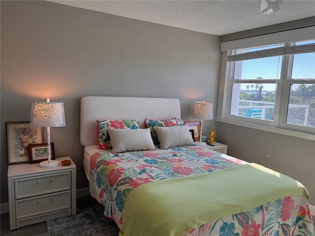 33 S Gulfstream Avenue Sarasota FL 34236