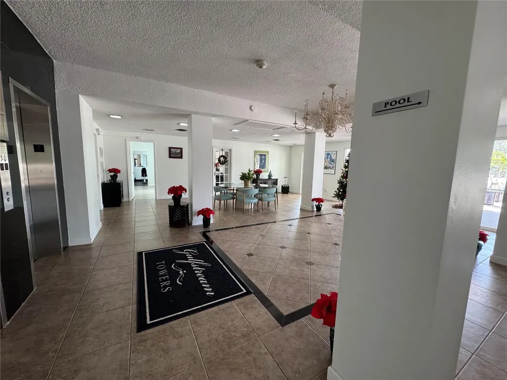 33 S Gulfstream Avenue Sarasota FL 34236