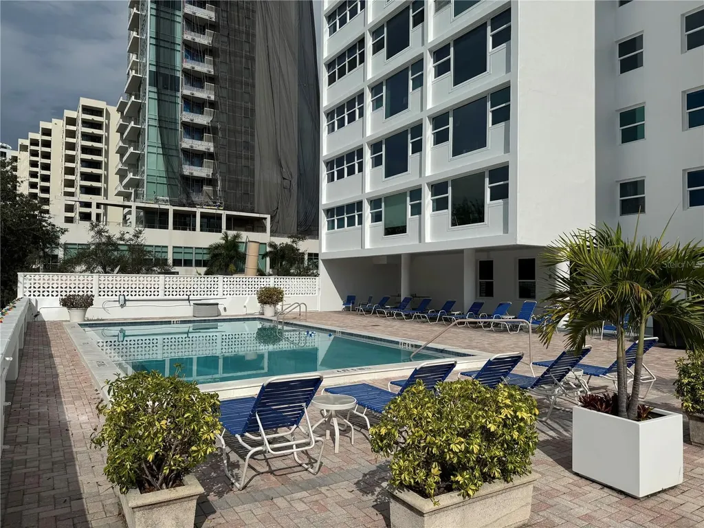 33 S Gulfstream Avenue Sarasota FL 34236