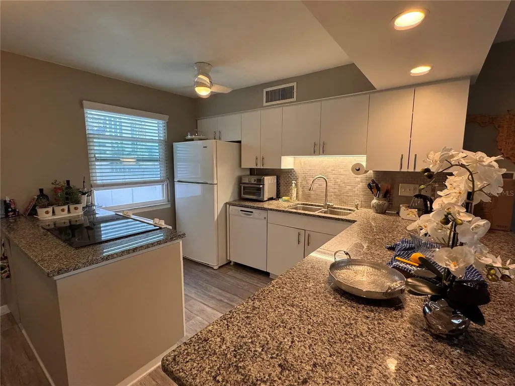 33 S Gulfstream Avenue Sarasota FL 34236