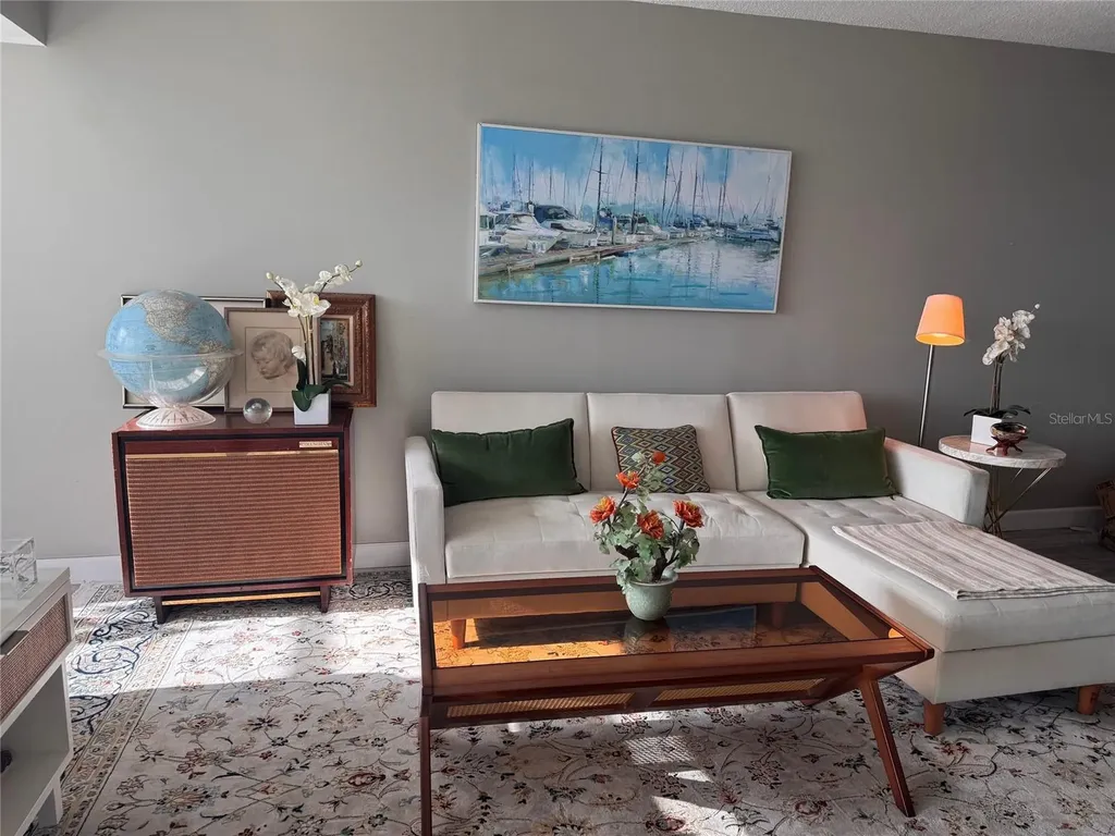 33 S Gulfstream Avenue Sarasota FL 34236