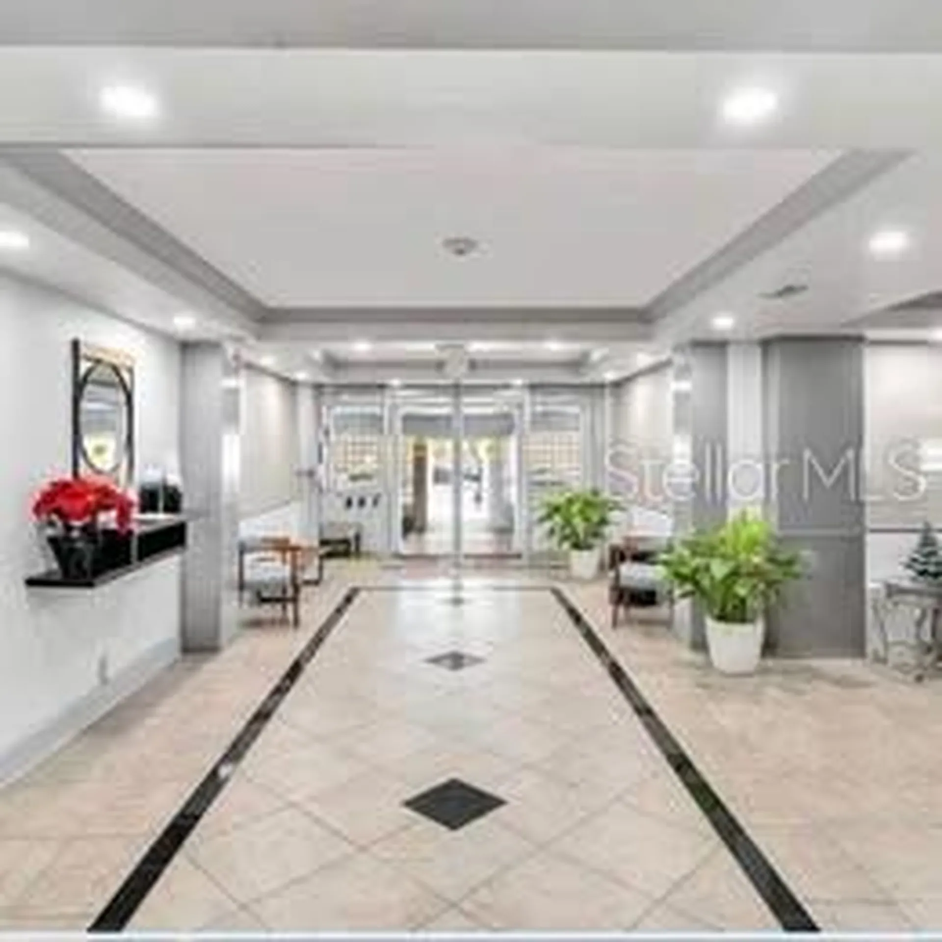 33 S Gulfstream Avenue Sarasota FL 34236