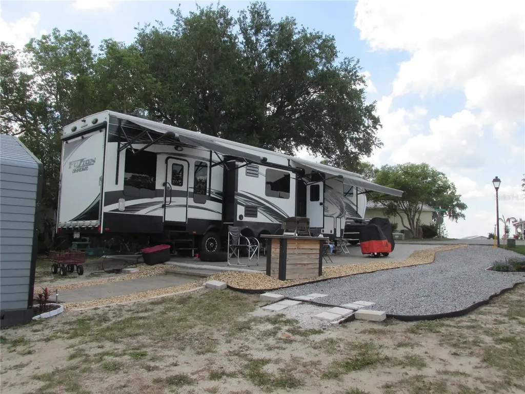 16 Saddlebag Trail S Lake Wales FL 33898