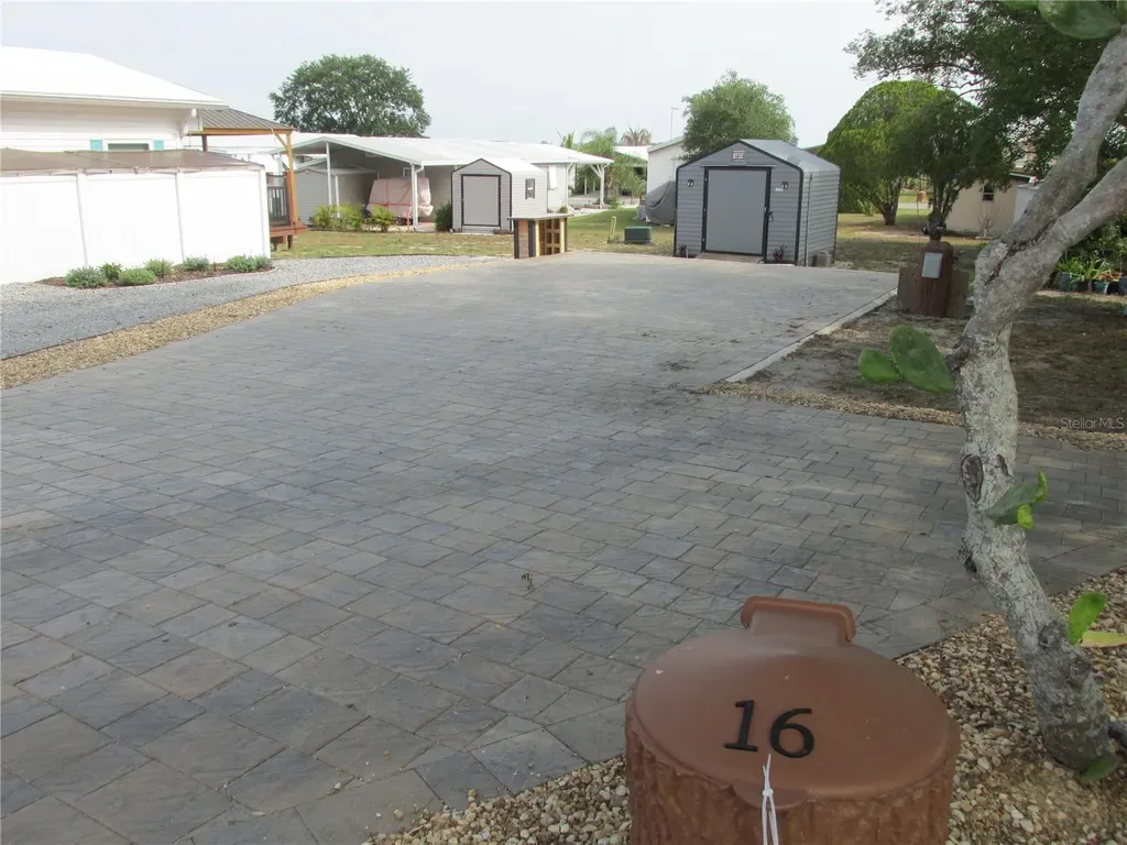 16 Saddlebag Trail S Lake Wales FL 33898