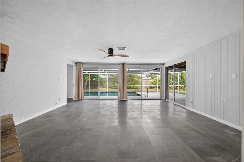 7464 Cass Circle Sarasota FL 34231
