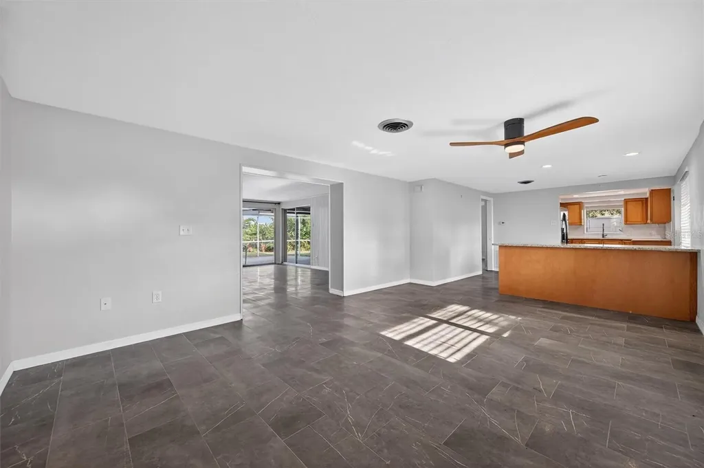 7464 Cass Circle Sarasota FL 34231