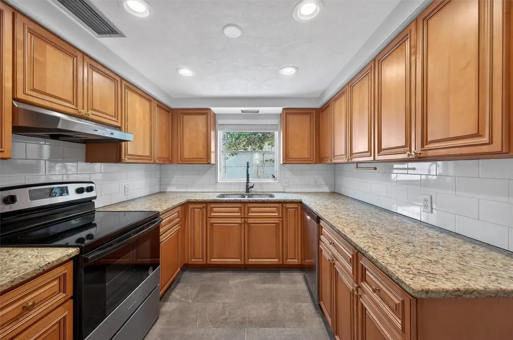 7464 Cass Circle Sarasota FL 34231