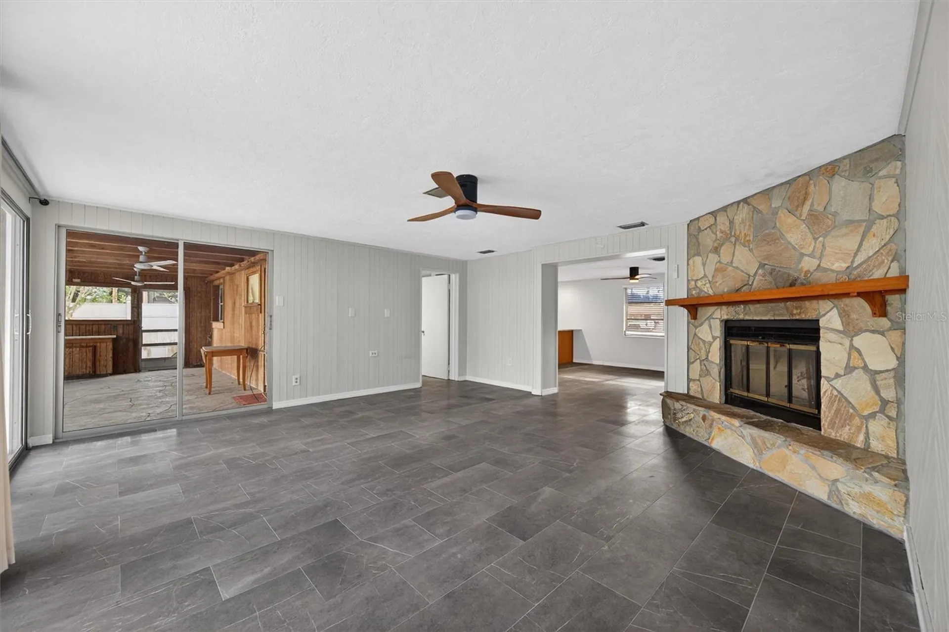 7464 Cass Circle Sarasota FL 34231