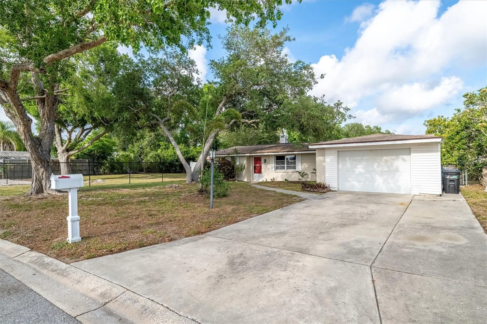 7464 Cass Circle Sarasota FL 34231