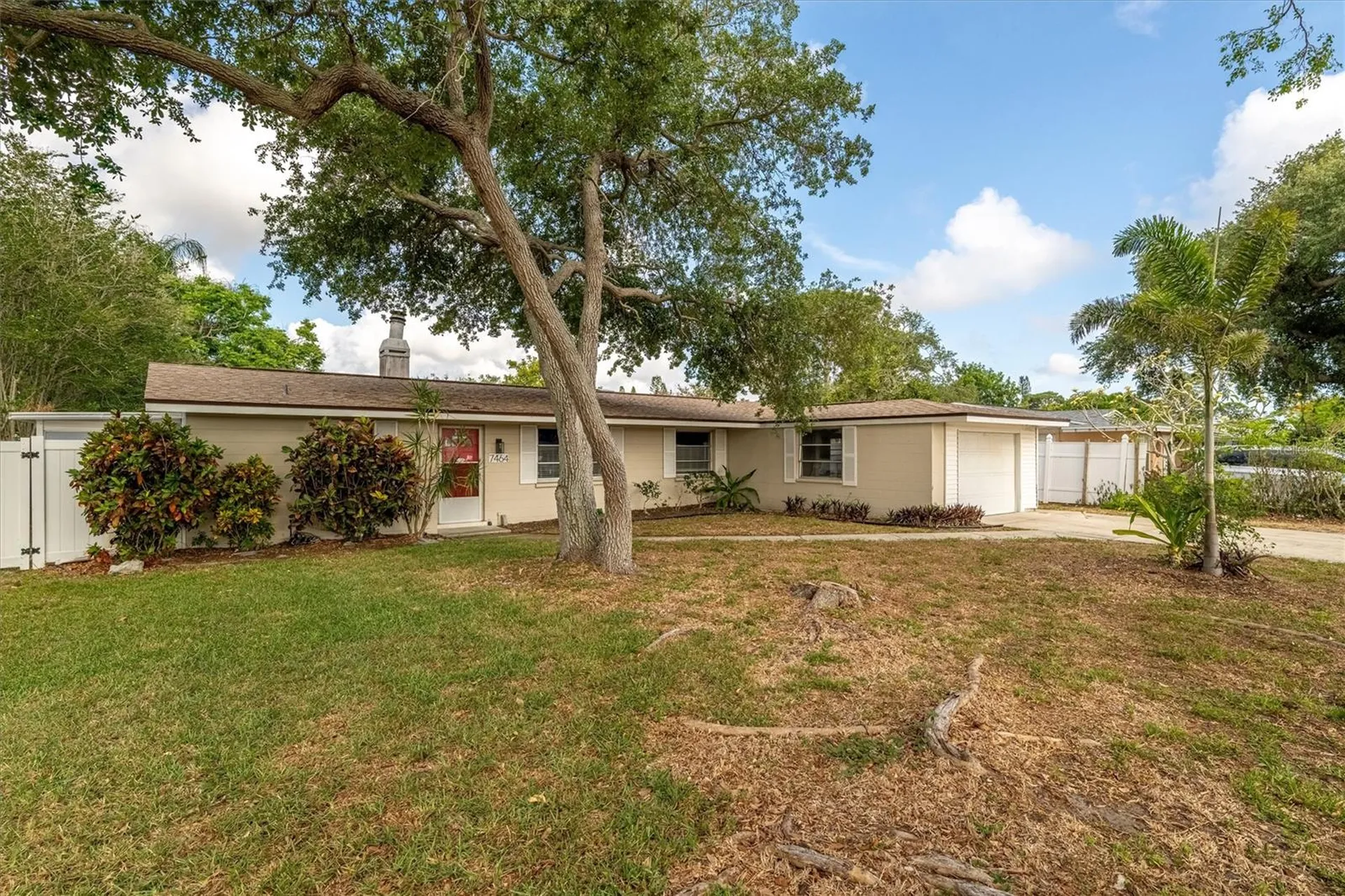 7464 Cass Circle Sarasota FL 34231