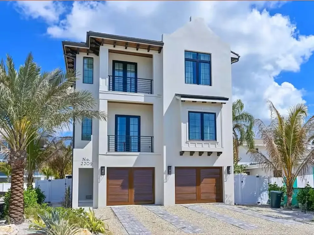 2209 Avenue B Bradenton Beach FL 34217