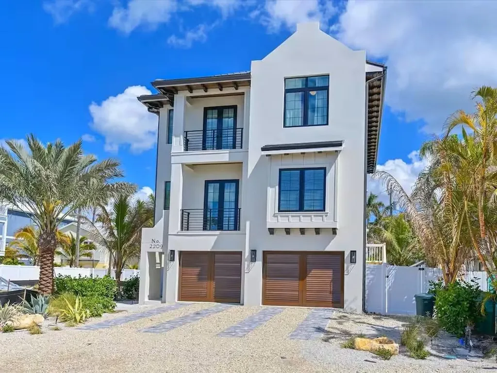 2209 Avenue B Bradenton Beach FL 34217