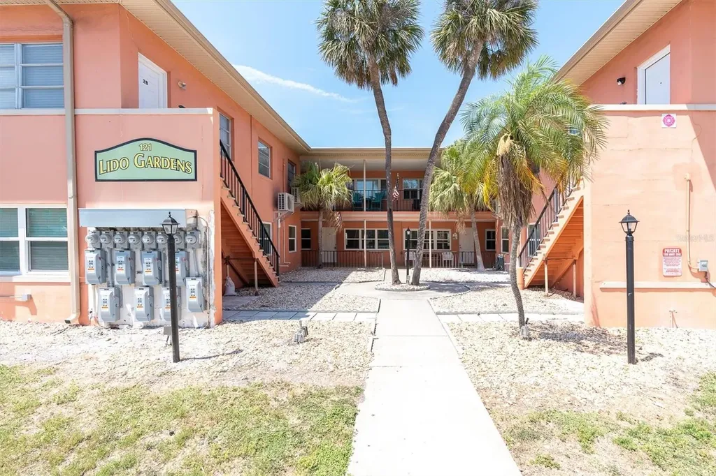 121 46th Avenue St Pete Beach FL 33706