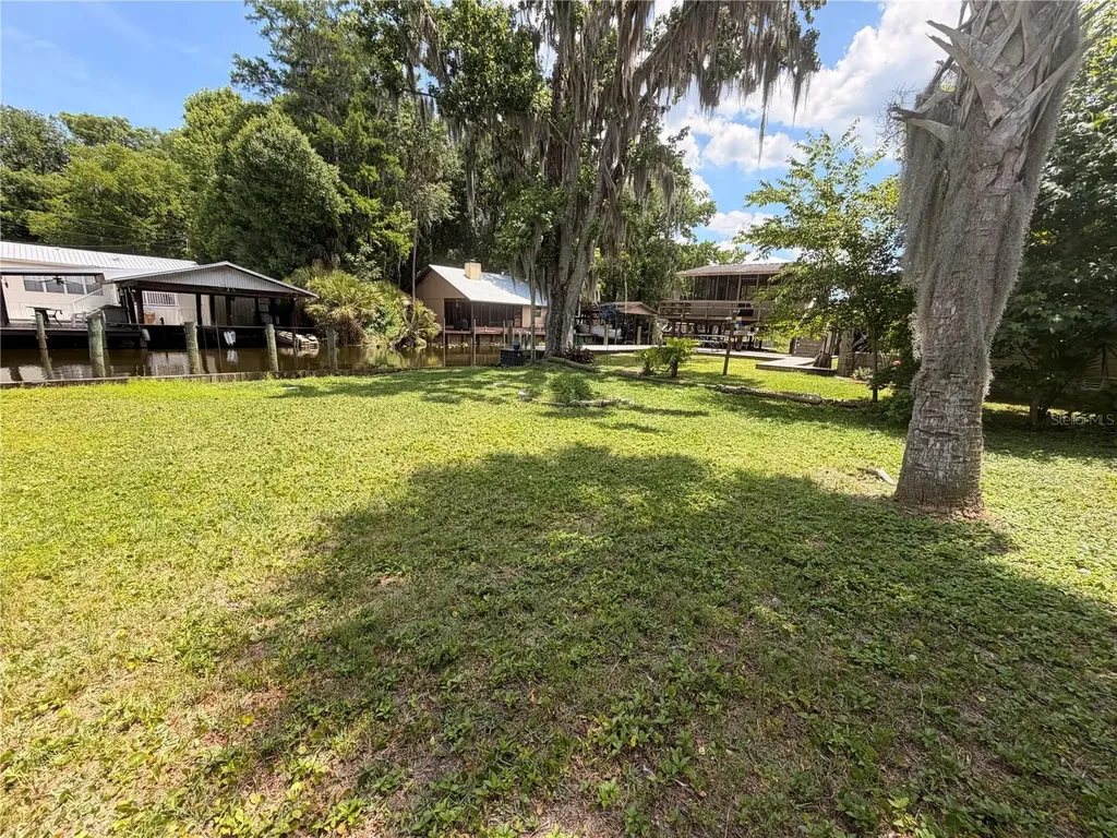 56340 Acorn Road Astor FL 32102
