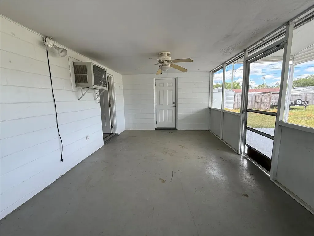 6035 10th Street Zephyrhills FL 33542