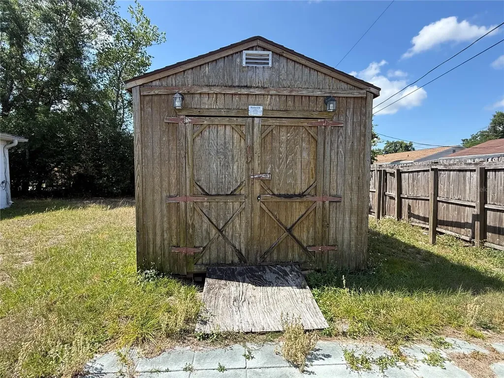 6035 10th Street Zephyrhills FL 33542