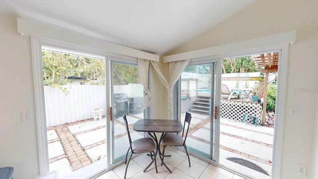 2912 Hawthorne Street Sarasota FL 34239