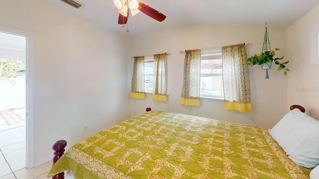 2912 Hawthorne Street Sarasota FL 34239