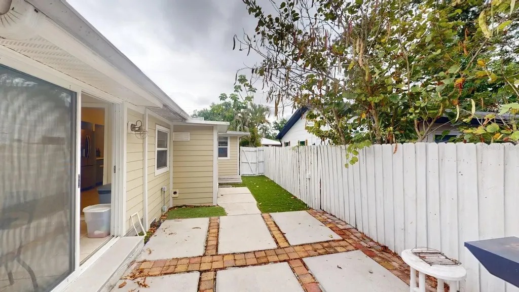 2912 Hawthorne Street Sarasota FL 34239