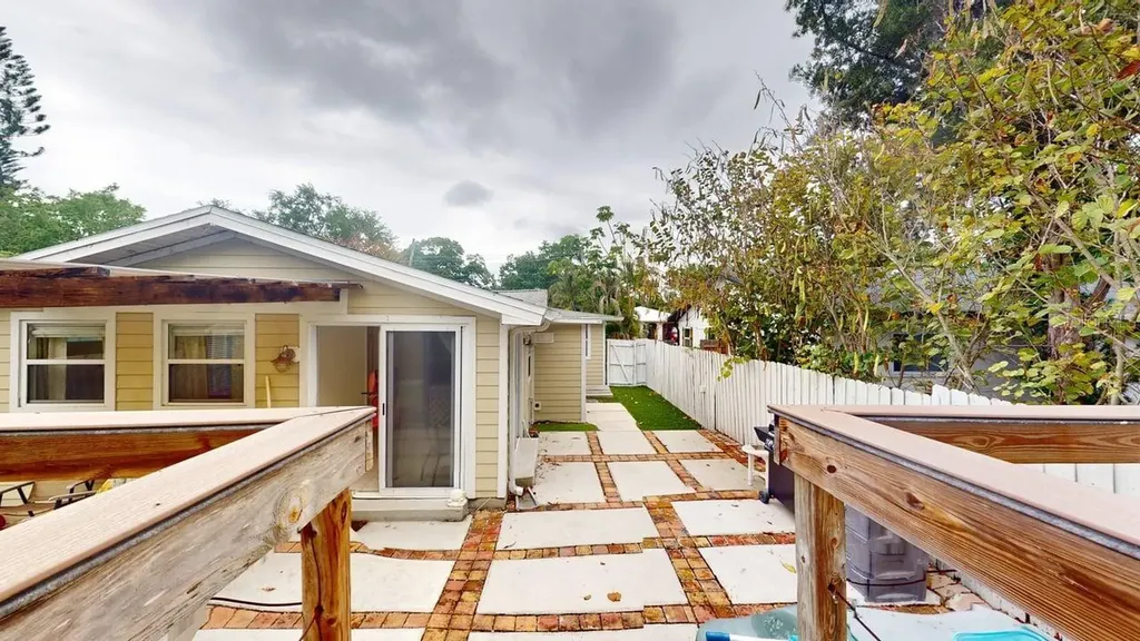 2912 Hawthorne Street Sarasota FL 34239