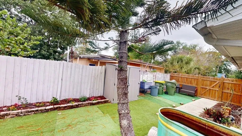2912 Hawthorne Street Sarasota FL 34239
