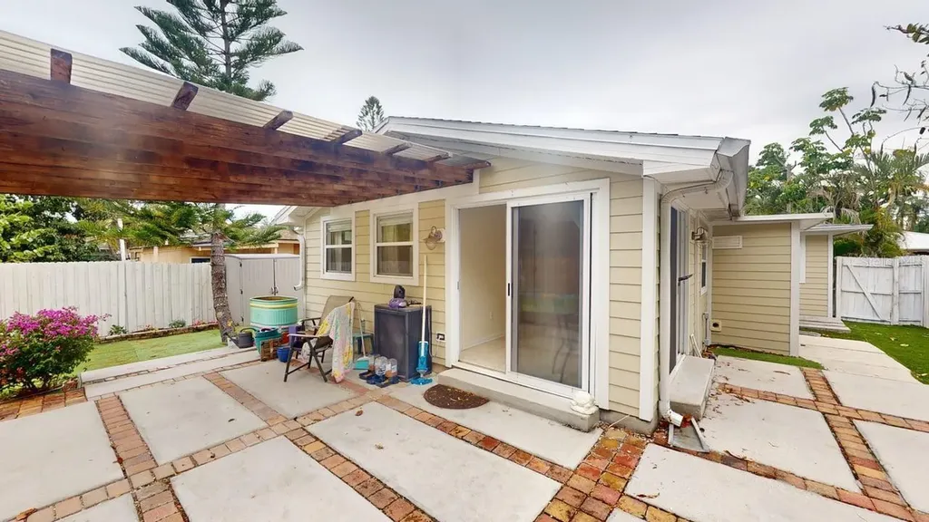 2912 Hawthorne Street Sarasota FL 34239